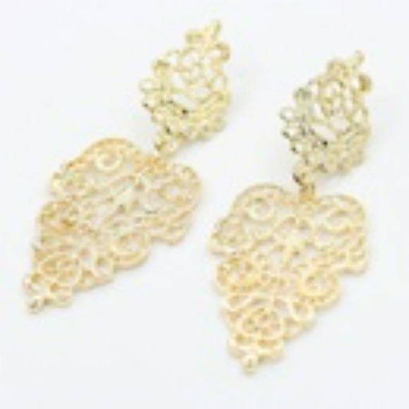 Wild‎ Bohemian Hollow Leaf Earrings Golden - Picture 6 of 6